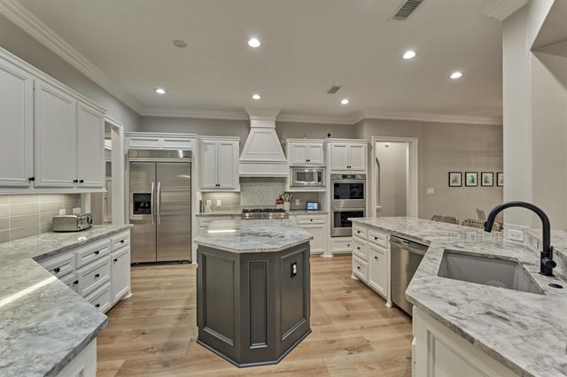62 Silvermont Drive, The Woodlands, TX 77382