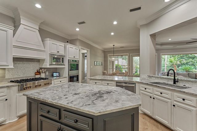 62 Silvermont Drive, The Woodlands, TX 77382