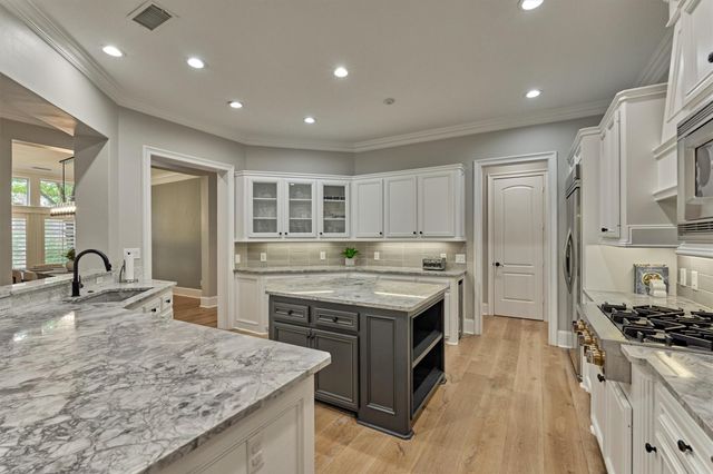 62 Silvermont Drive, The Woodlands, TX 77382