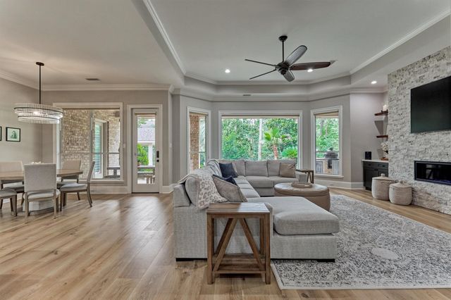 62 Silvermont Drive, The Woodlands, TX 77382