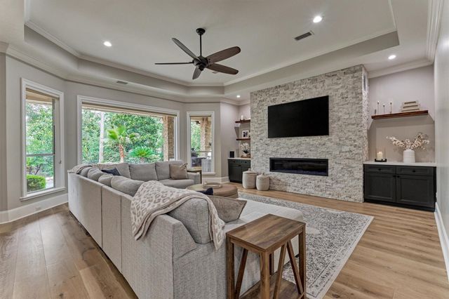 62 Silvermont Drive, The Woodlands, TX 77382
