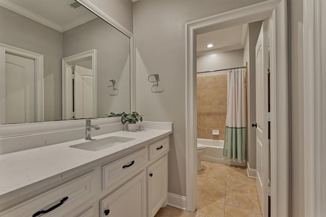 62 Silvermont Drive, The Woodlands, TX 77382