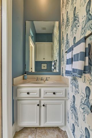 62 Silvermont Drive, The Woodlands, TX 77382