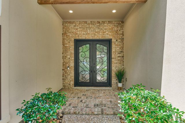 62 Silvermont Drive, The Woodlands, TX 77382