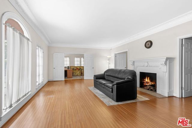 727 Crenshaw Boulevard, Los Angeles, CA 90005