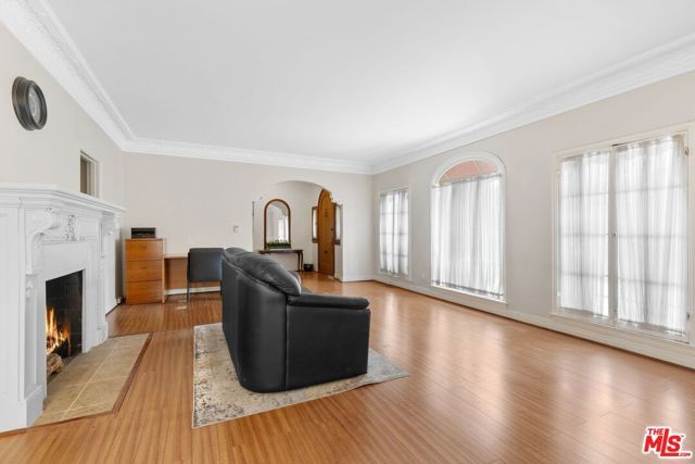 727 Crenshaw Boulevard, Los Angeles, CA 90005