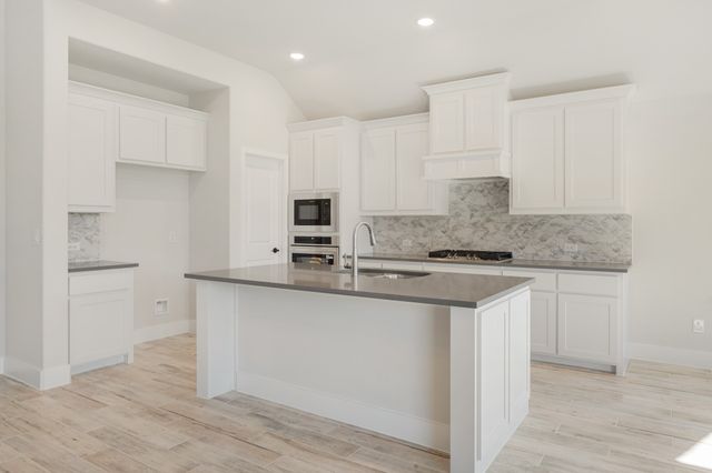 1040 Snowy Owl Drive, Alvarado, TX 76009