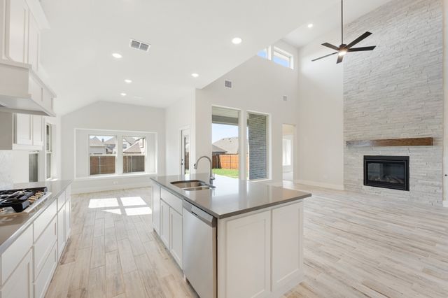 1040 Snowy Owl Drive, Alvarado, TX 76009