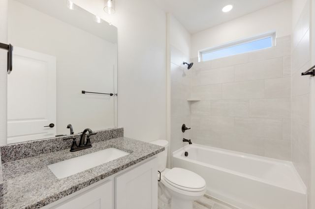 1040 Snowy Owl Drive, Alvarado, TX 76009