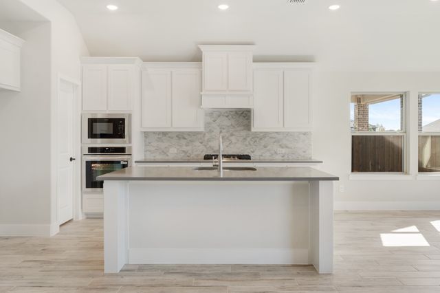1040 Snowy Owl Drive, Alvarado, TX 76009