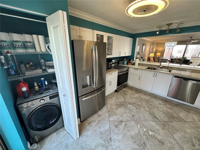 567 LAKESIDE DRIVE 567, Bradenton, FL 34210