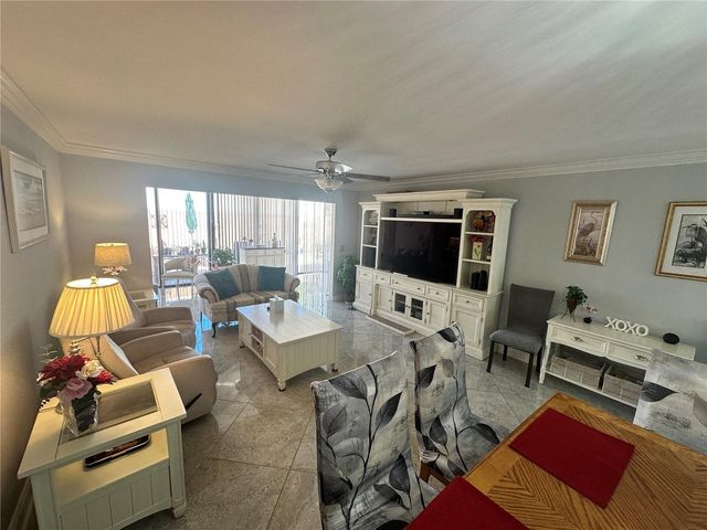 567 LAKESIDE DRIVE 567, Bradenton, FL 34210