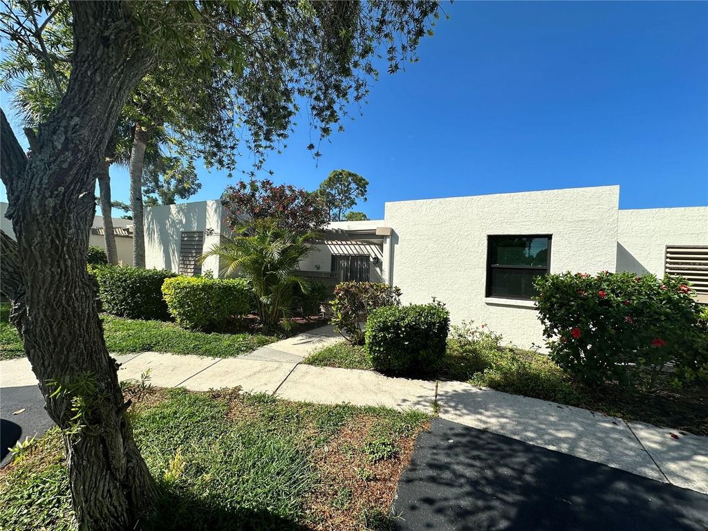 567 LAKESIDE DRIVE 567, Bradenton, FL 34210
