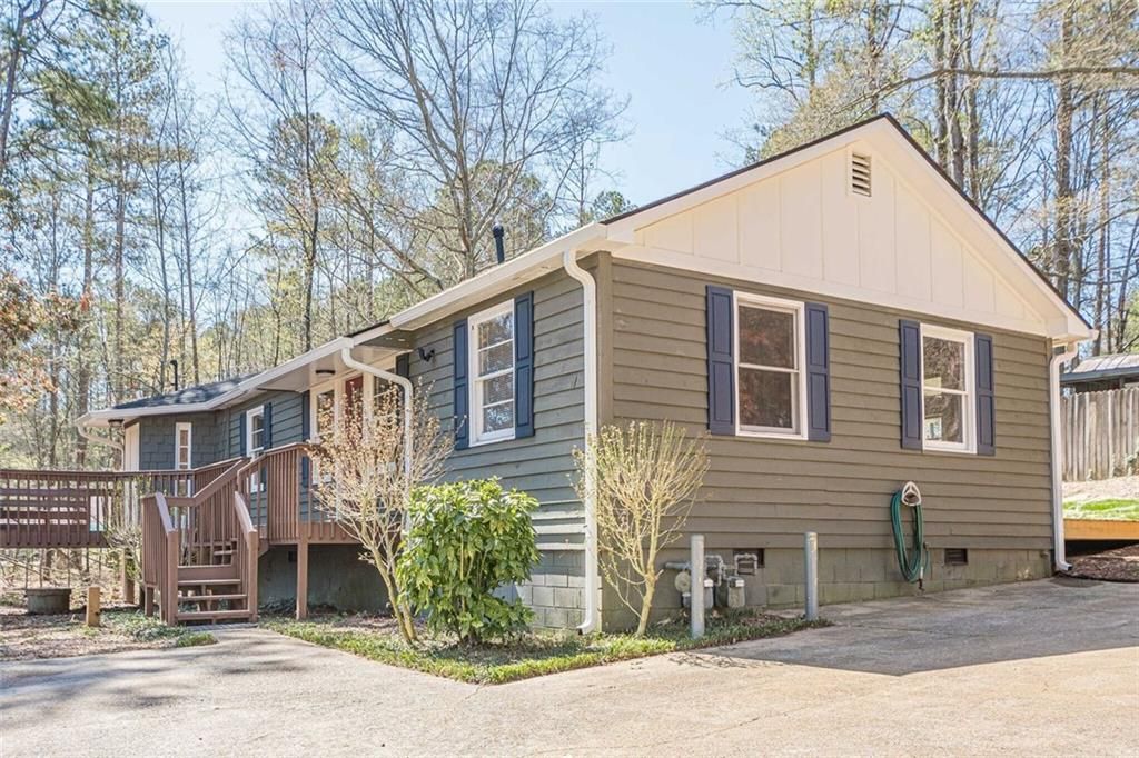 524 S Holly Springs Road, Woodstock, GA 30188