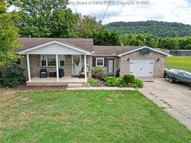 440 1st Avenue N, Hometown, WV 25109