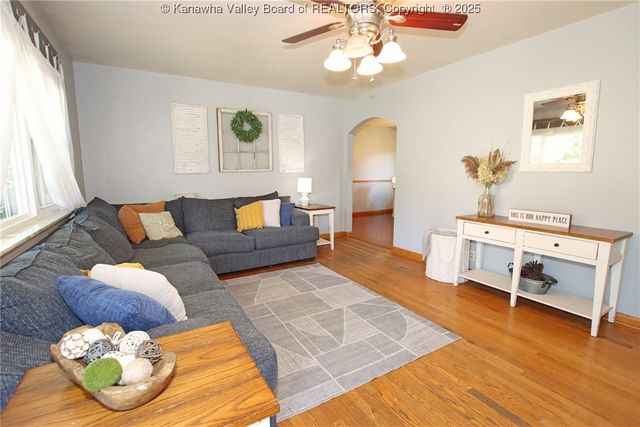 440 1st Avenue N, Hometown, WV 25109