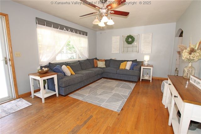 440 1st Avenue N, Hometown, WV 25109