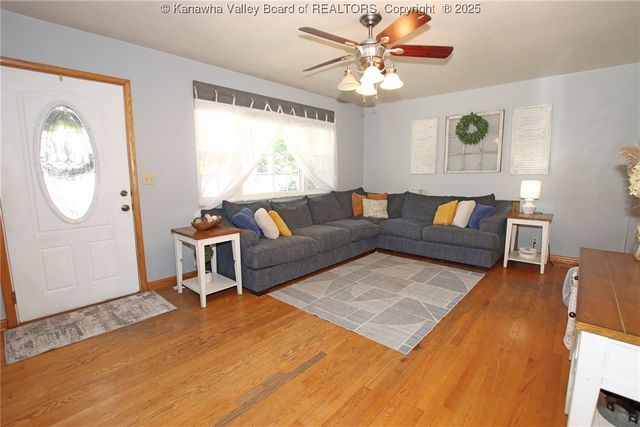 440 1st Avenue N, Hometown, WV 25109