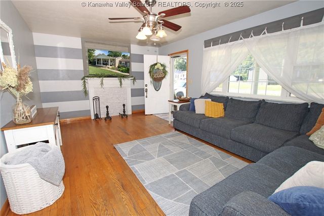 440 1st Avenue N, Hometown, WV 25109