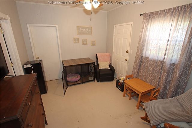 440 1st Avenue N, Hometown, WV 25109