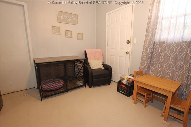 440 1st Avenue N, Hometown, WV 25109