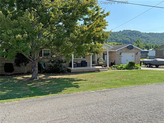 440 1st Avenue N, Hometown, WV 25109