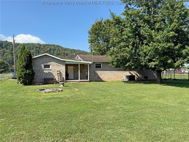 440 1st Avenue N, Hometown, WV 25109
