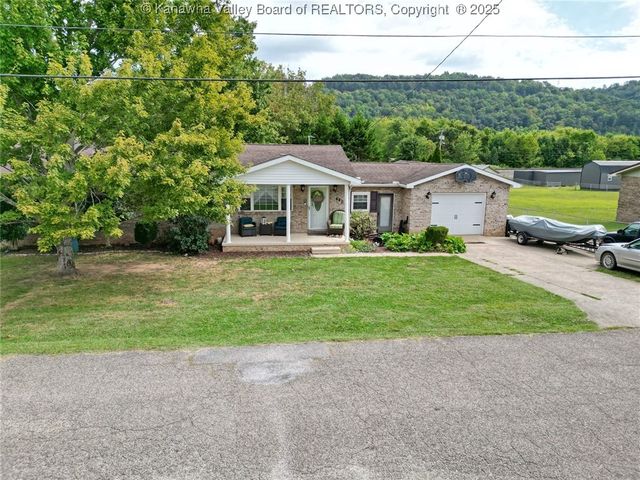 440 1st Avenue N, Hometown, WV 25109