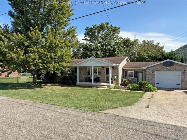 440 1st Avenue N, Hometown, WV 25109