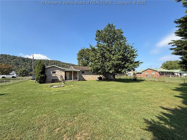 440 1st Avenue N, Hometown, WV 25109