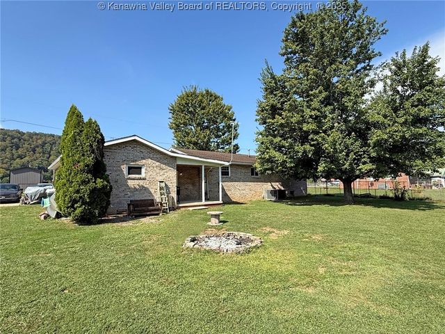 440 1st Avenue N, Hometown, WV 25109