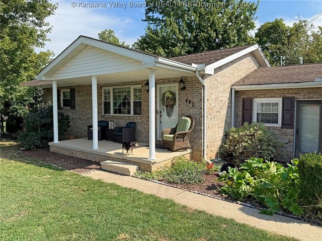 440 1st Avenue N, Hometown, WV 25109