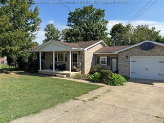 440 1st Avenue N, Hometown, WV 25109