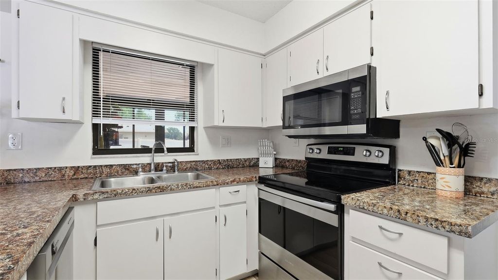 Image 8 of property listing at 7020 ASHMONT AVENUE, Brooksville, FL 34602
