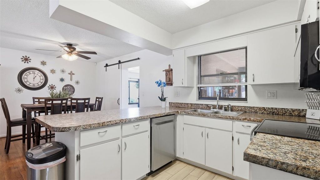 Image 10 of property listing at 7020 ASHMONT AVENUE, Brooksville, FL 34602