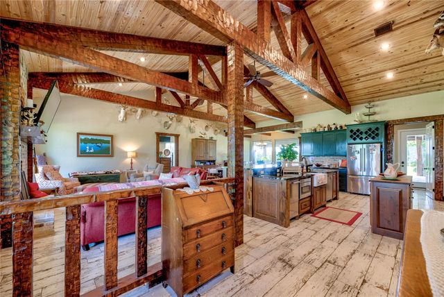 316 Barn N Lane, Livingston, TX 77351