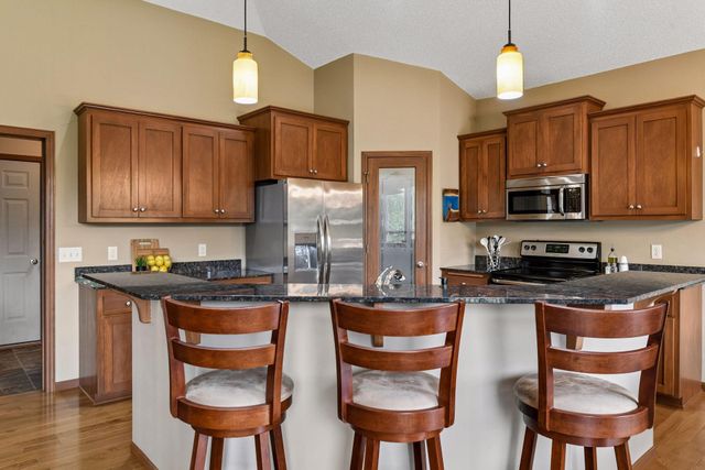 1542 Sparrow Road, Waconia, MN 55387