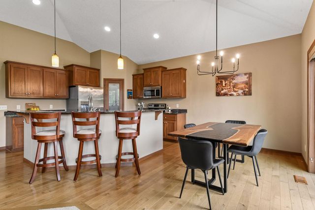 1542 Sparrow Road, Waconia, MN 55387