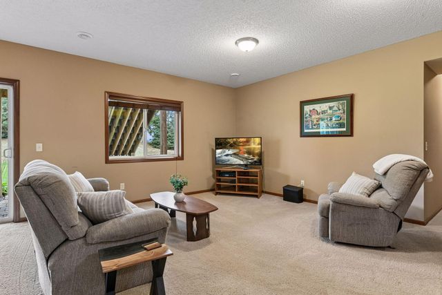 1542 Sparrow Road, Waconia, MN 55387