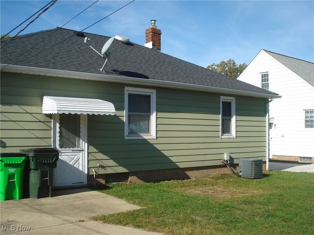 2253 E 290th Street, Wickliffe, OH 44092