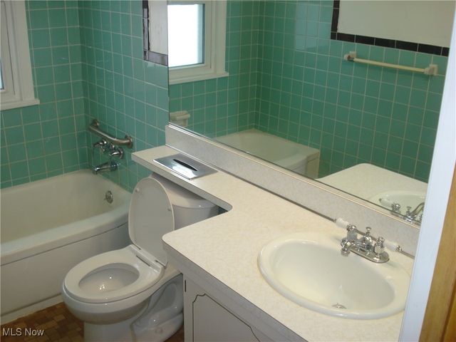 2253 E 290th Street, Wickliffe, OH 44092