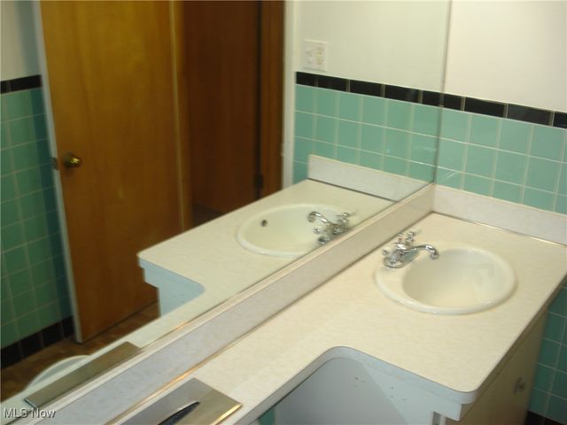 2253 E 290th Street, Wickliffe, OH 44092