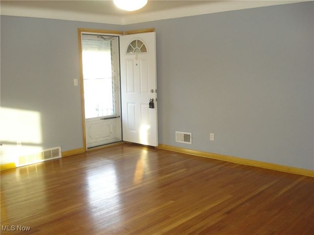 2253 E 290th Street, Wickliffe, OH 44092