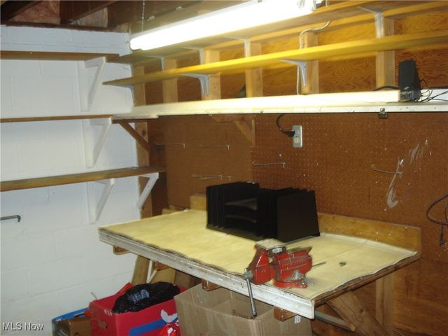 2253 E 290th Street, Wickliffe, OH 44092