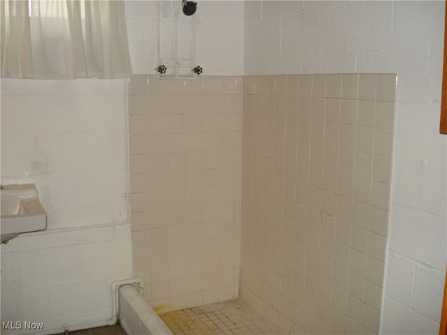 2253 E 290th Street, Wickliffe, OH 44092