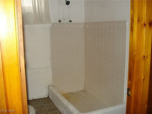 2253 E 290th Street, Wickliffe, OH 44092