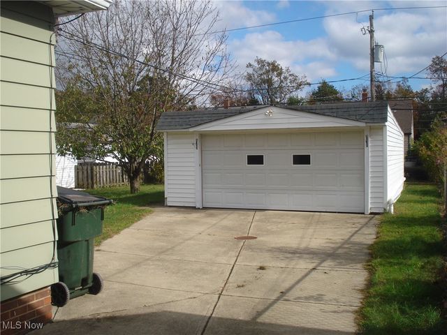 2253 E 290th Street, Wickliffe, OH 44092