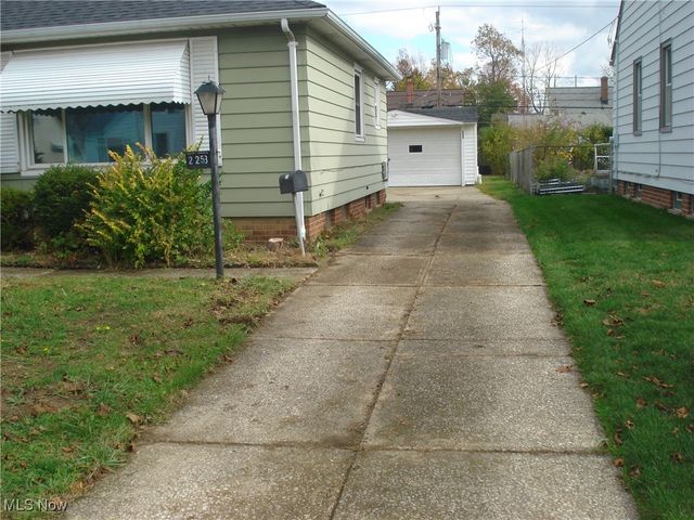 2253 E 290th Street, Wickliffe, OH 44092