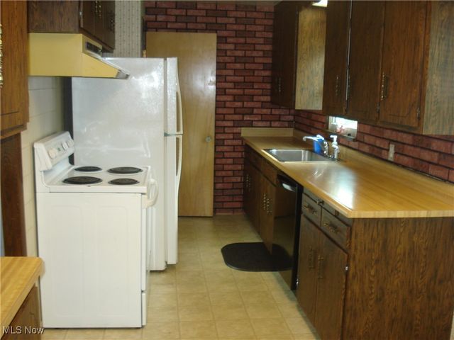 2253 E 290th Street, Wickliffe, OH 44092