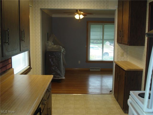 2253 E 290th Street, Wickliffe, OH 44092